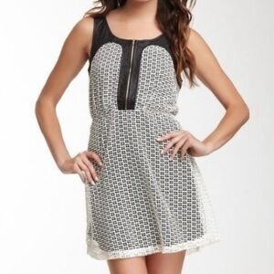 Romeo & Juliet Couture Dress - Sz Small